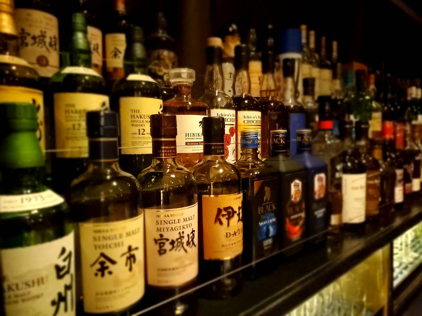 数百本の酒棚
